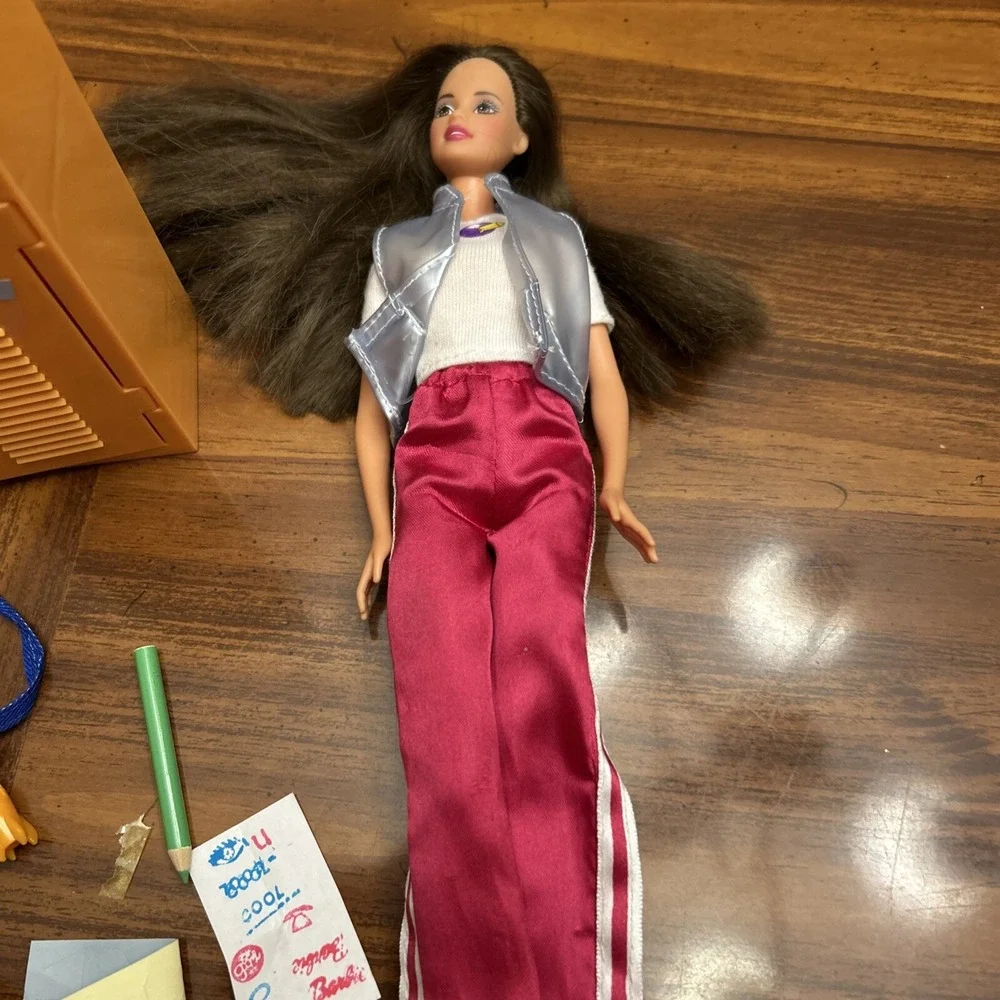 Barbie 1999 Hidden Message High School Locker‎ Teresa Accessories
